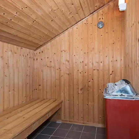 度假居 6 Person In *